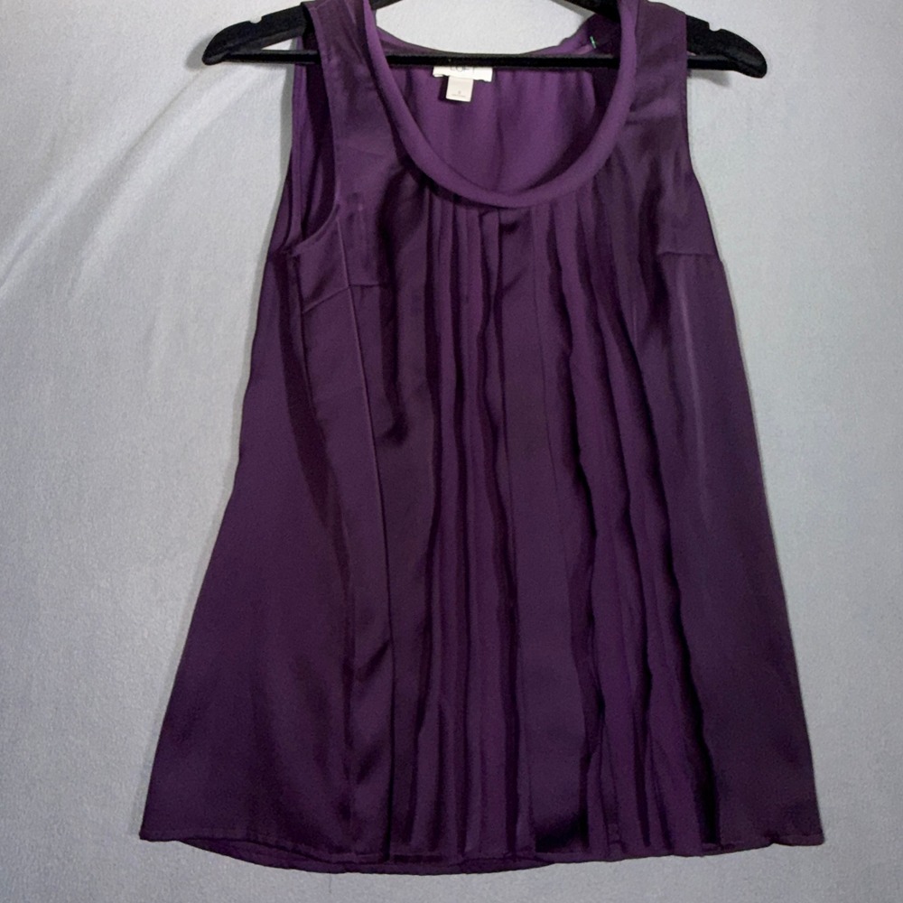 Ann Taylor LOFT (S) Pleated Sleeveless Blouse Dark Plum Satin Chic Flowy Shell